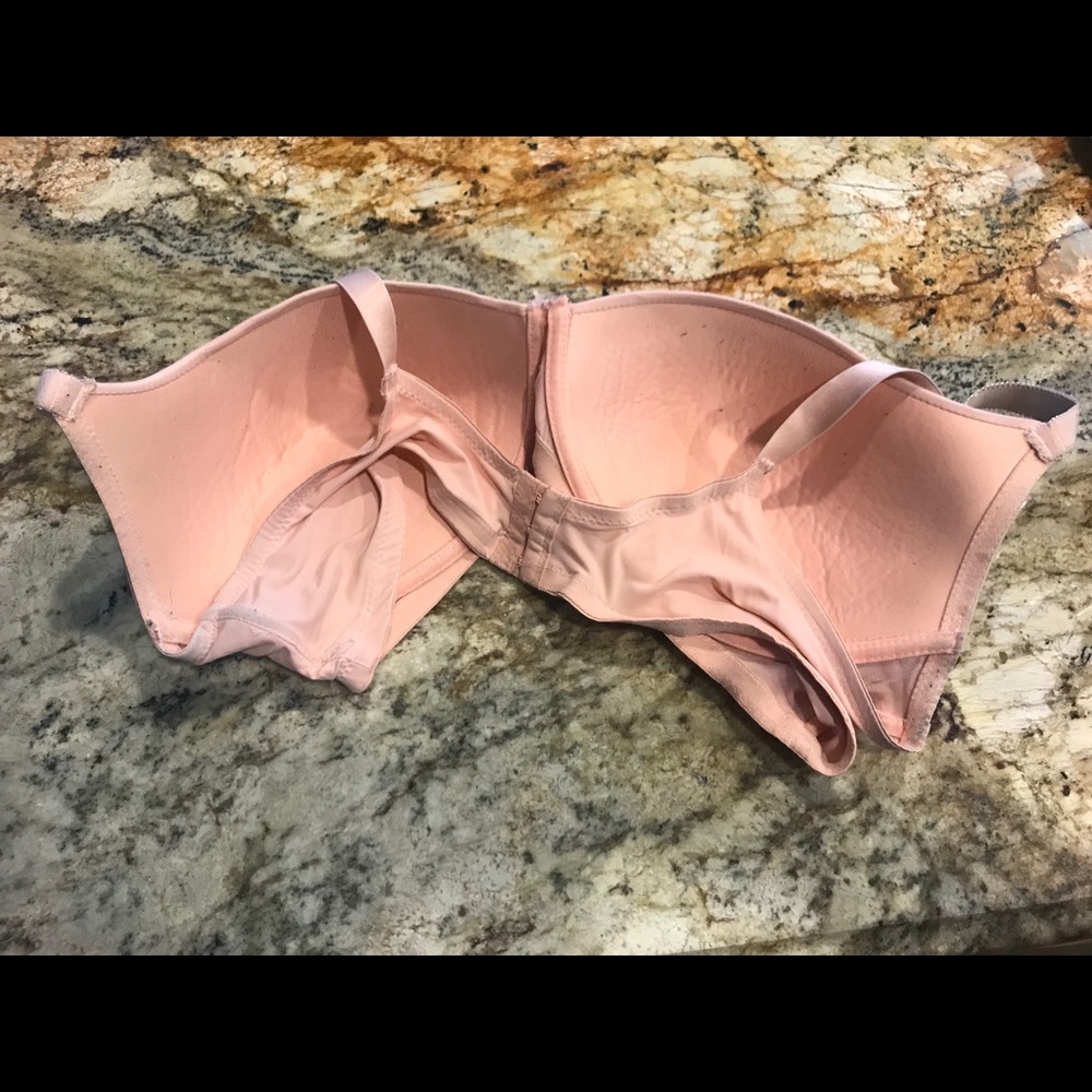 Daisy Fuentes Bra - Picture 3 of 4
